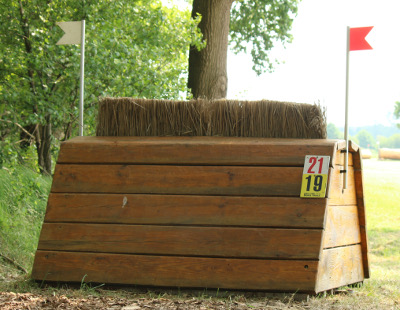 sgwhindernissen bezembak van horizontale planken